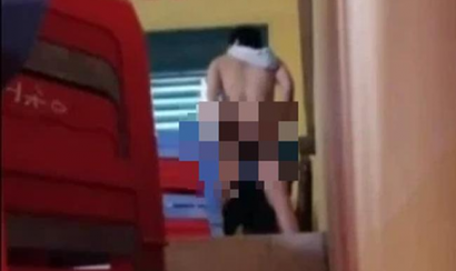 Lộ clip nghi thầy giáo mây mưa với học sinh nam tại bục giảng