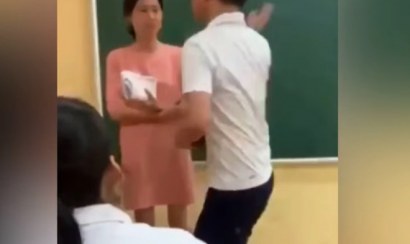 Clip nam sinh tát cô giáo trên bục giảng