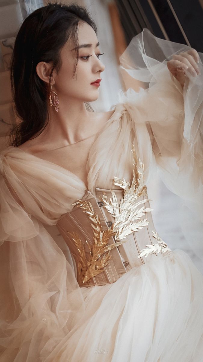 Triệu Lệ Dĩnh lộ ảnh n&oacute;ng