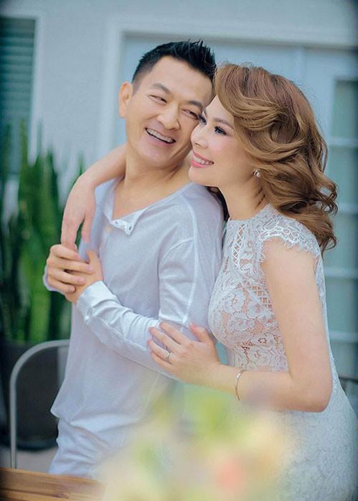 Ca sĩ Thanh Thảo hạnh phúc bên chồng doanh nhân