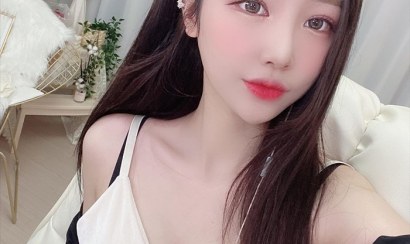 Clip Nữ streamer Geumhwa xinh đẹp lộ ngực sexy cực kỳ quyến rũ