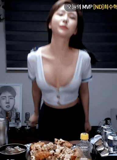 Clip Nữ streamer Geumhwa lộ ngực