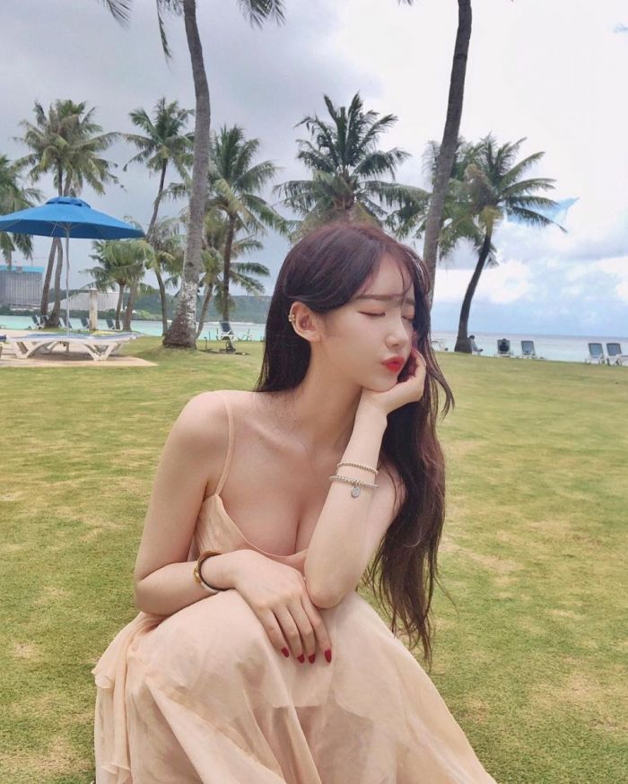 Clip Nữ streamer Geumhwa lộ ngực