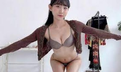 Streamer Henney lộ clip nóng thay đồ lúc livestream 