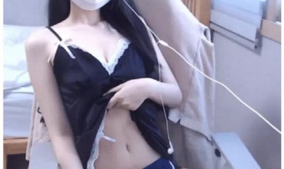 Streamer Mornim lộ ảnh nóng vạch áo khoe thân