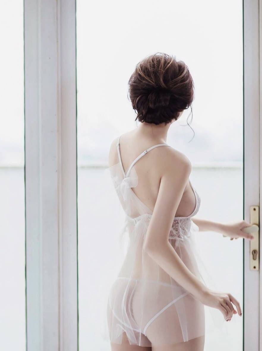 ngan lee hau truong chup anh