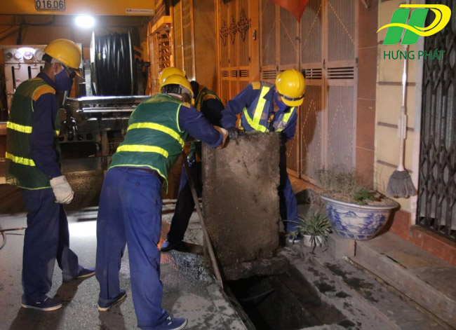 Hưng Ph&aacute;t thi c&ocirc;ng nạo v&eacute;t cống r&atilde;nh chuy&ecirc;n nghiệp