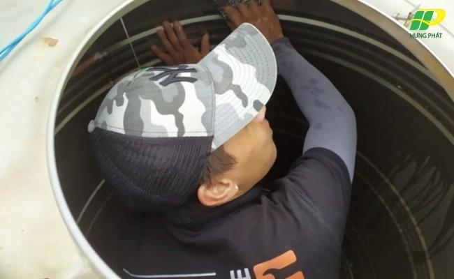 ve-sinh-bon-nuoc-quan-binh-thanh