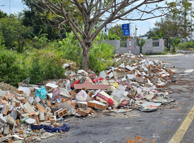 Dịch vụ thu gom r&aacute;c thải x&acirc;y dựng với một quy tr&igrave;nh chuy&ecirc;n nghiệp